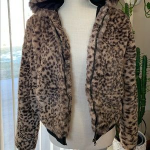 Youth XL, Leopard Coat